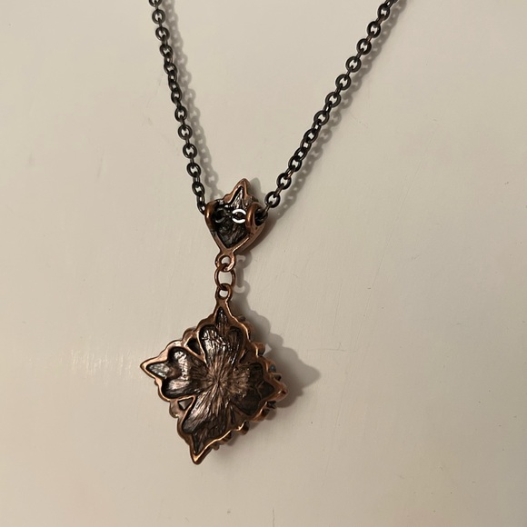 Copper necklace with pink crystals - Picture 3 of 4